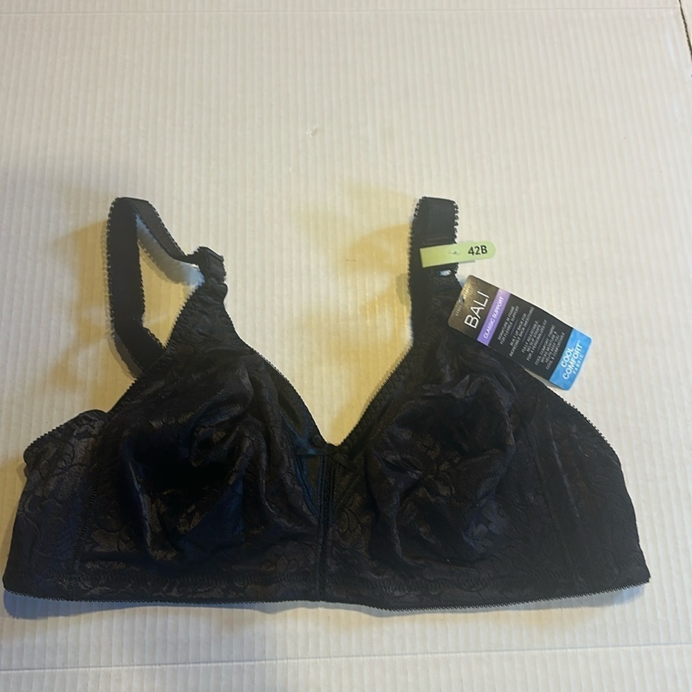 NWT Bali classic comfort cool comfort fabric black bra 42B adjustable straps